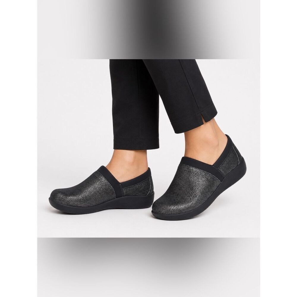Clarks cloud steppers clogs in Black and silver size 9.5